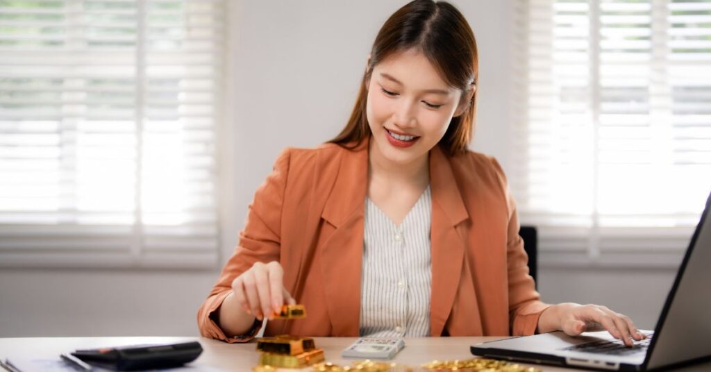 prediksi harga emas akhir tahun 2025