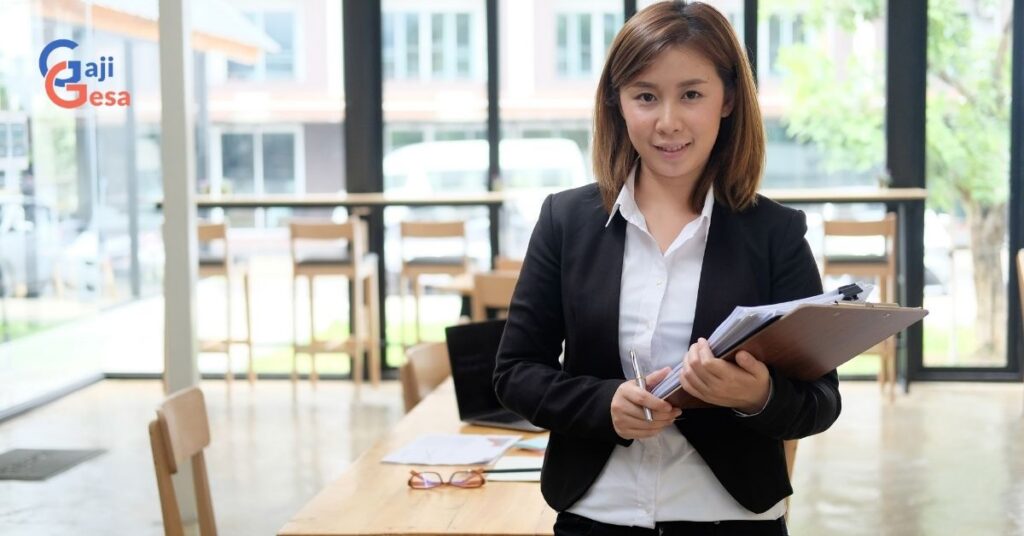 cash flow vs payroll